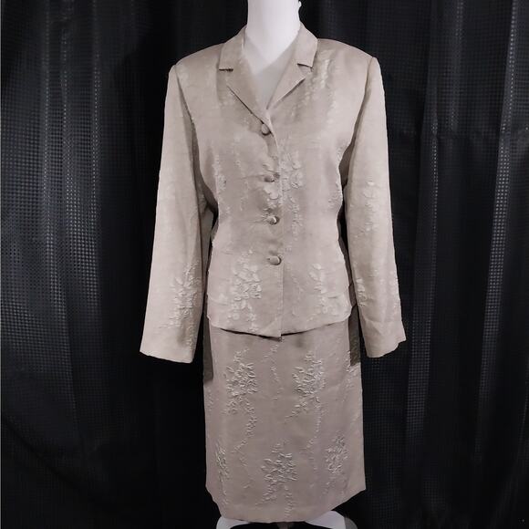 ADRIANNA PAPELL! SOFTEST BEIGE/TAN FLORAL RELIEF 2 PC SATINY FINISH SUIT! SZ 12 - Picture 3 of 12